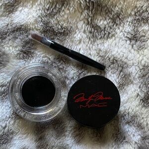 MAC Cosmetics Signature Black Gel Eyeliner with Brush
